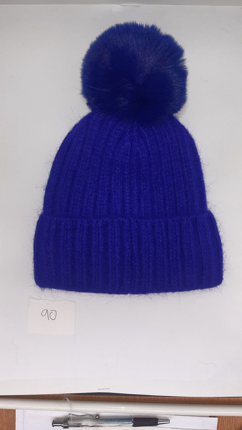 Gerippte Umschlagmütze aus Angorabommel AW23-RMD-90