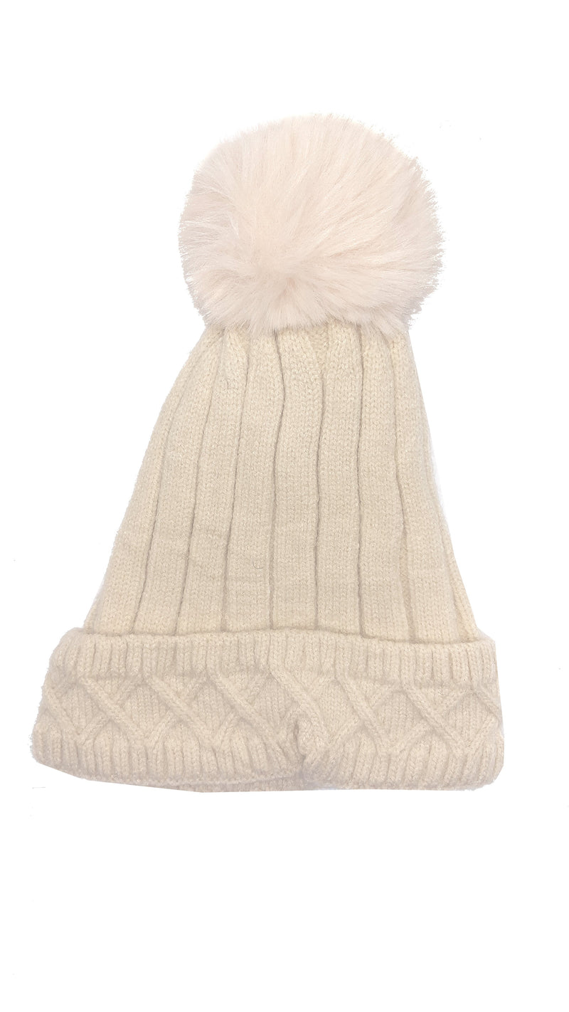 EINFACHE, GERIPPTE ACRYL-MÜTZE MIT KABEL-UMSCHLAG-POM-POM-MÜTZE AW23-RMD-54